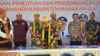 Pj. Gubernur Kaltim Resmikan Kantor Permanen dan Semi Permanen Pemkab Mahulu